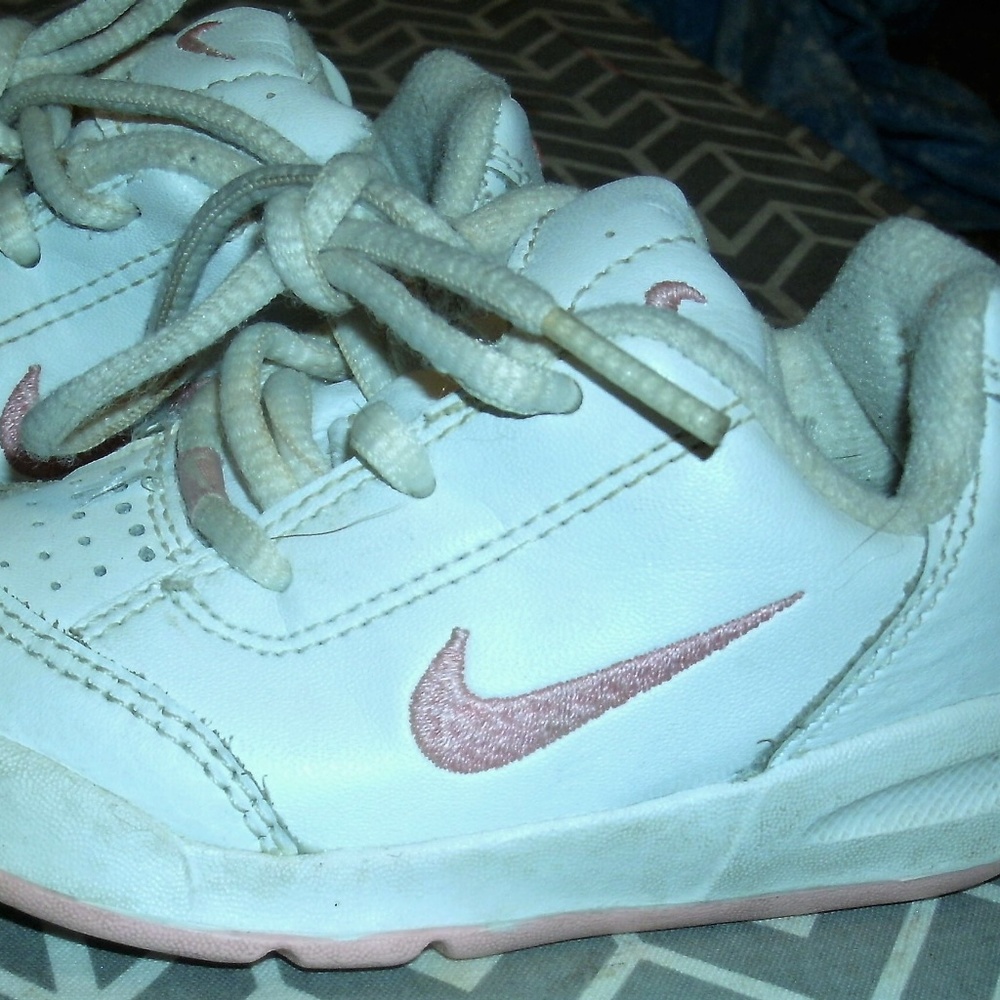 #413 Nike Tennis Shoes-White & Pink